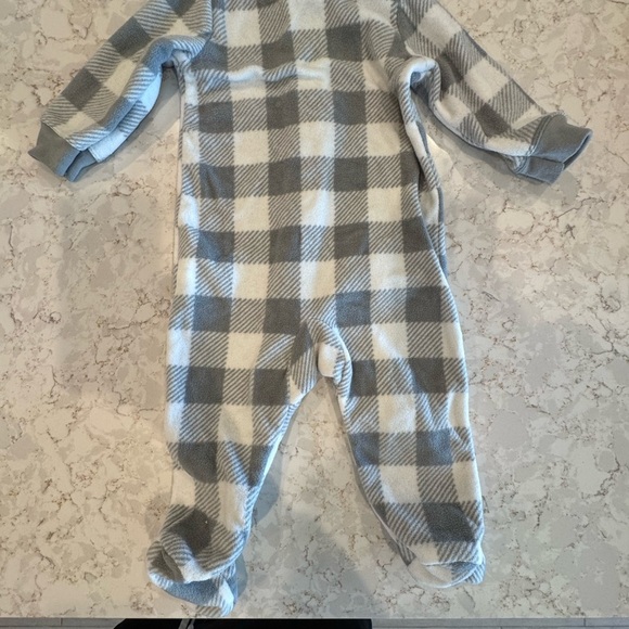 Amazon essentials 3-6Months - Gray and White Plaid Kids One Piece Fleece Footies - Picture 7 of 9